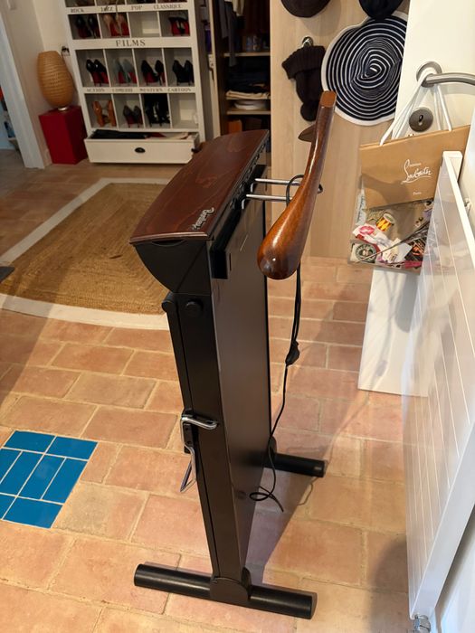 Valet Bentley 737 – prensa para calças elétrica com cabide