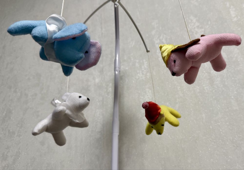 Мобіль музичний на дитяче ліжко  ціна за все