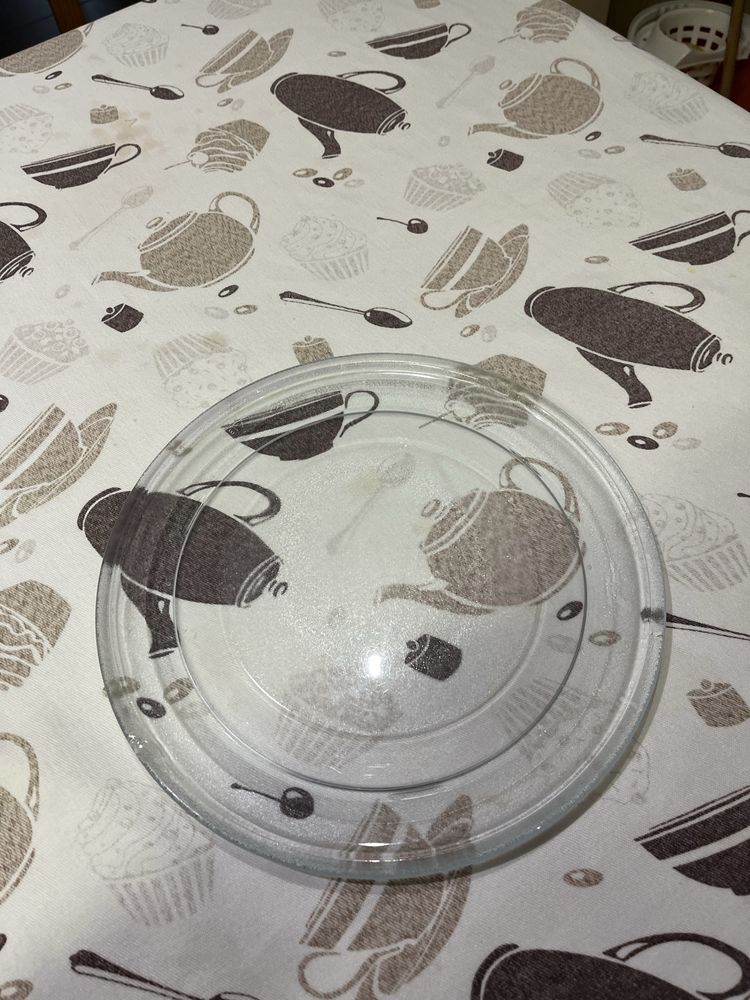 Dois pratos para microondas , cada 5€