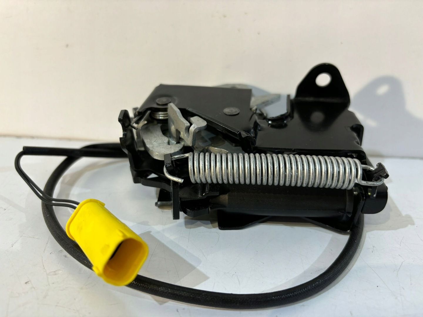 BMW X1 F48 / X2 F39 aktywny zamek maski R   15470
