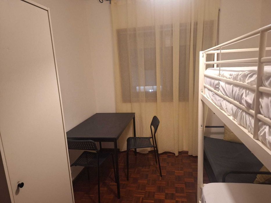 Quartos renovados em moradia perto Norteshopping, boa zona