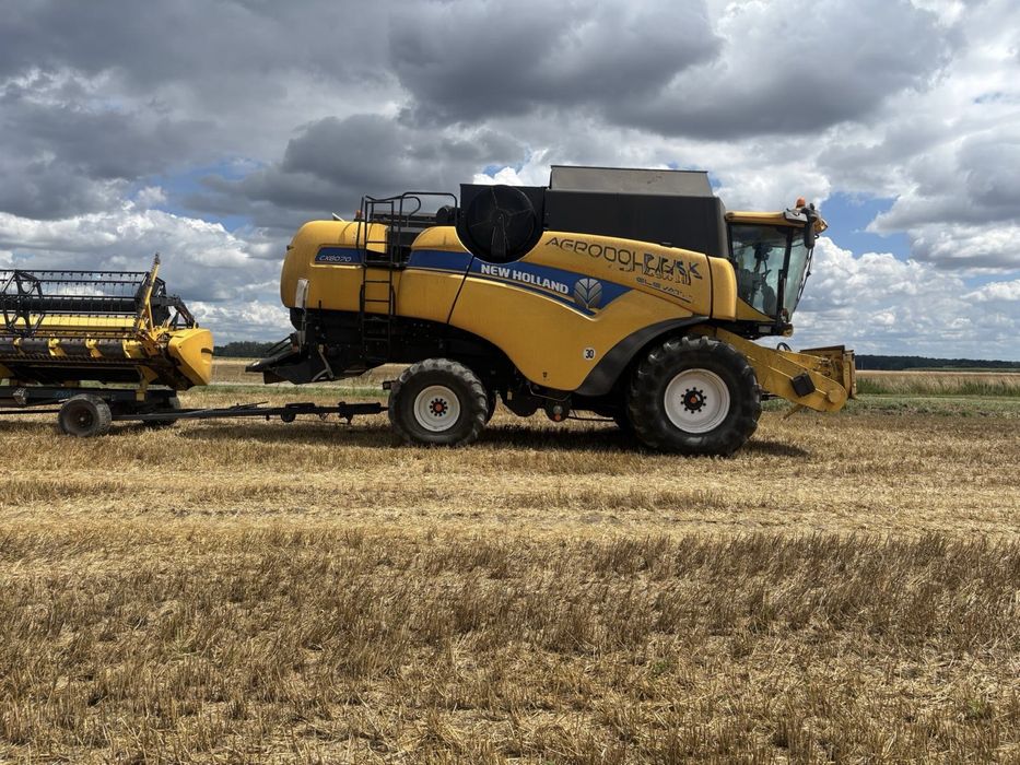 Kombajn NEW HOLLAND CX8070