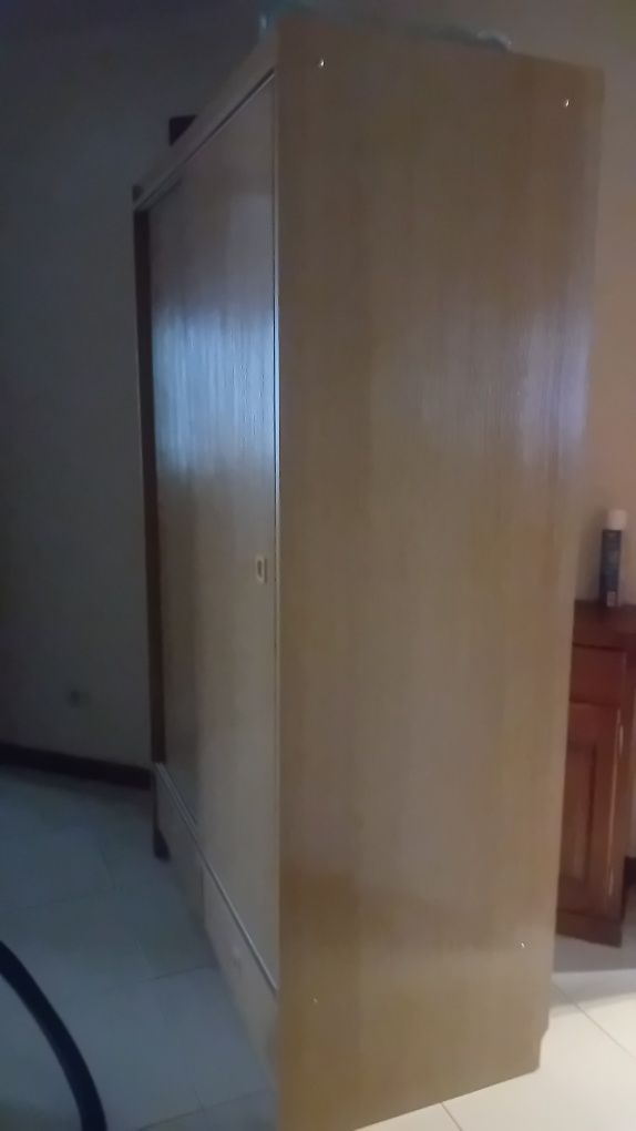 Guarda fato pequeno