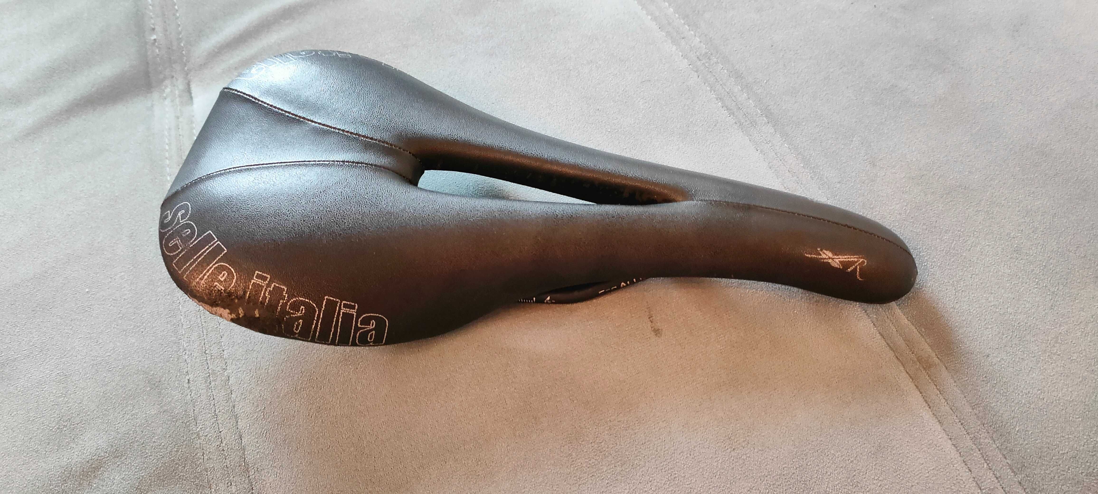 Siodełko Selle Italia XR flow czarne 135mm 277mm 265g