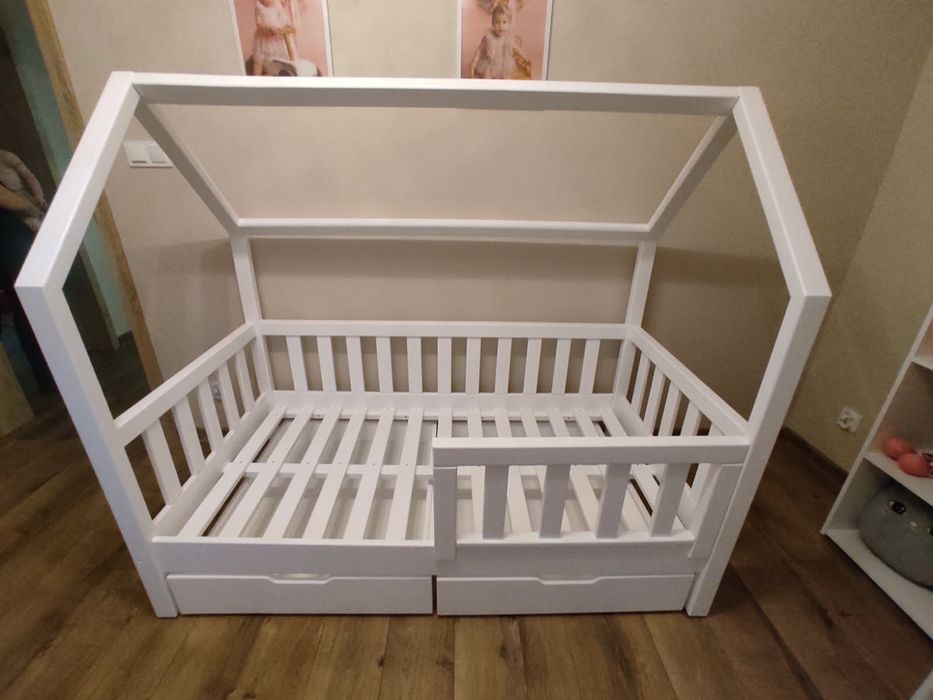 Łóżko dziecięce domek