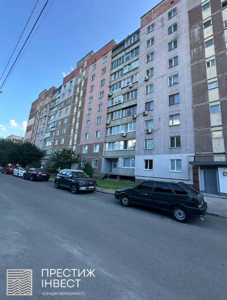 Продаж 3 кімнатної квартири на початку міста