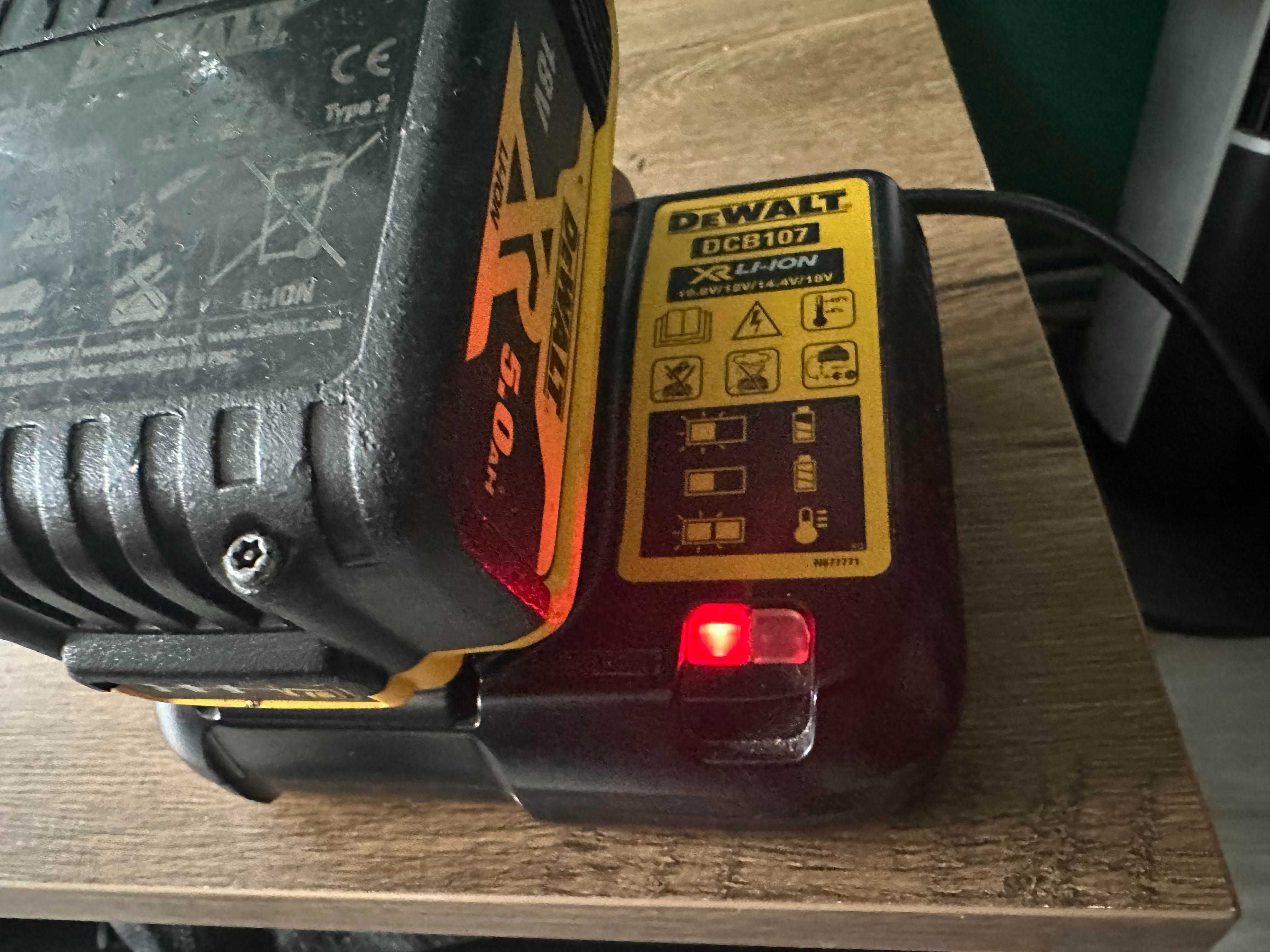 ZESTAW Bateria akumulator DeWalt 18V 5AH XR Ładowarka DCB 107