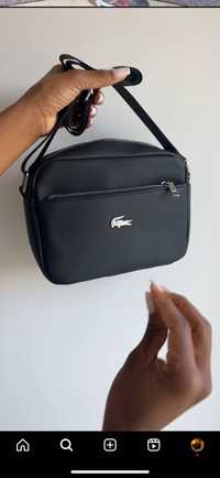 Bolsa lacoste preta