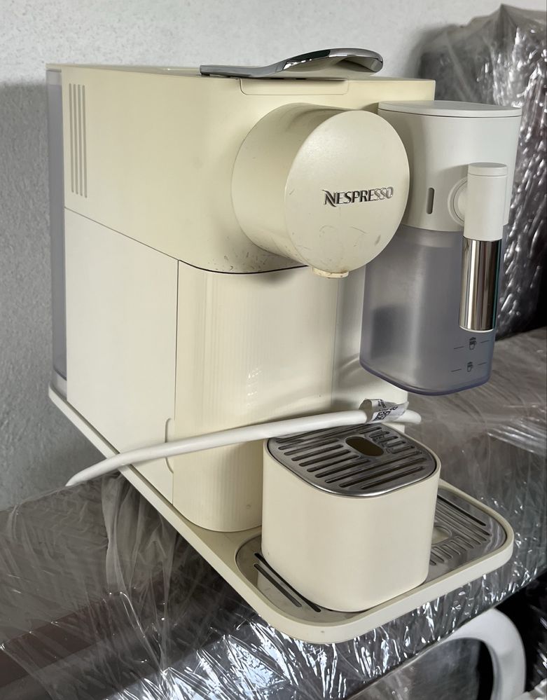 Maquina Nespresso Latissima Branca