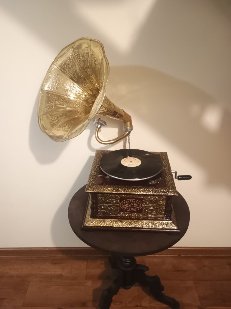 Gramofon na korbkę