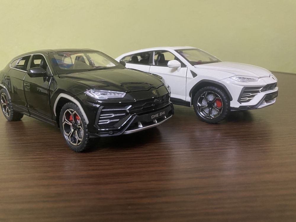 Модель авто 1:24 Lamba Urus