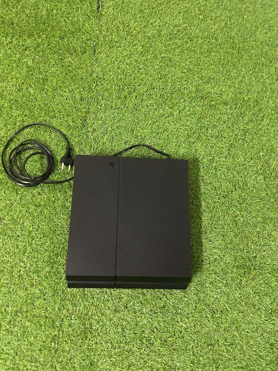 PlayStation 4 (1ª Geração) com Comando – Ótimo Estado