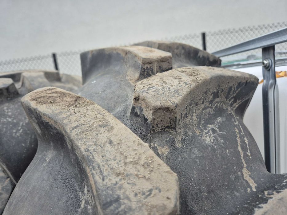 Koła Ursus C-330 tył opona 12.4-28 BARUM