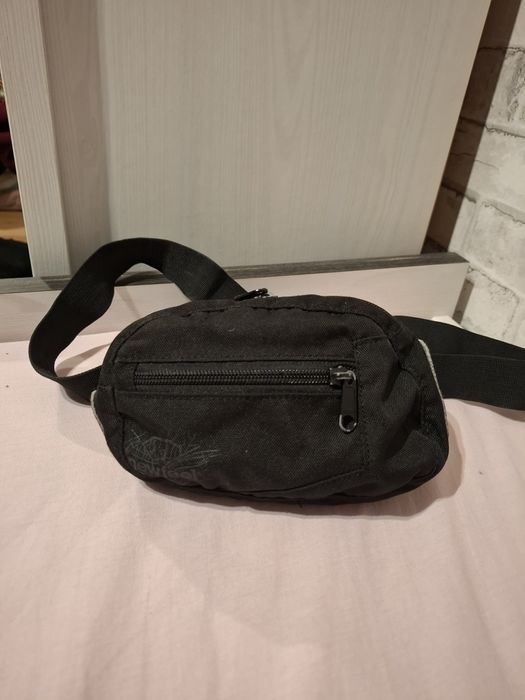 Czarna mała nerka torebka torba decathlon newfeel