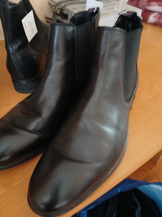 Продам ботінки,натуральна шкіра 42 розмір,виробник Англія
