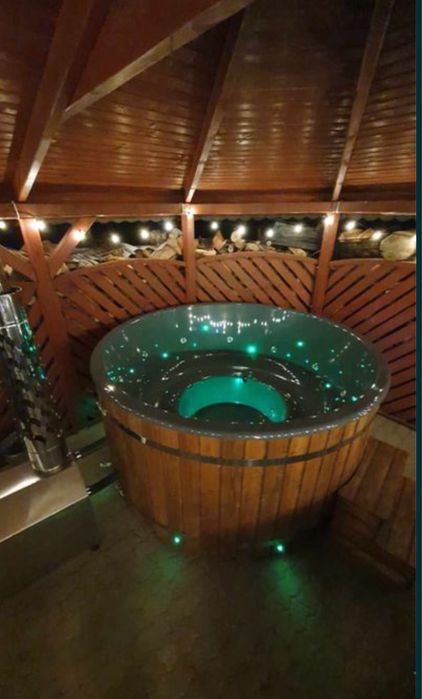 Dom z jacuzzi i sauną nad jeziorem