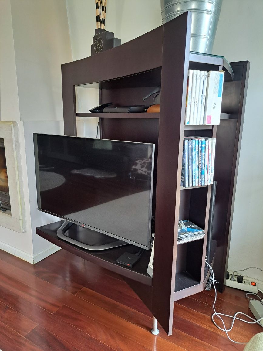 Movel TV com pernas em inox
