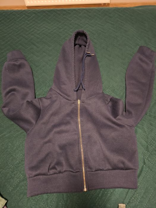 Krótka granatowa rozpinana bluza z kapturem