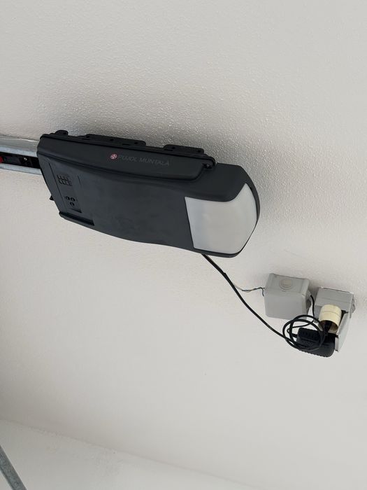 Portão de garagem com motor