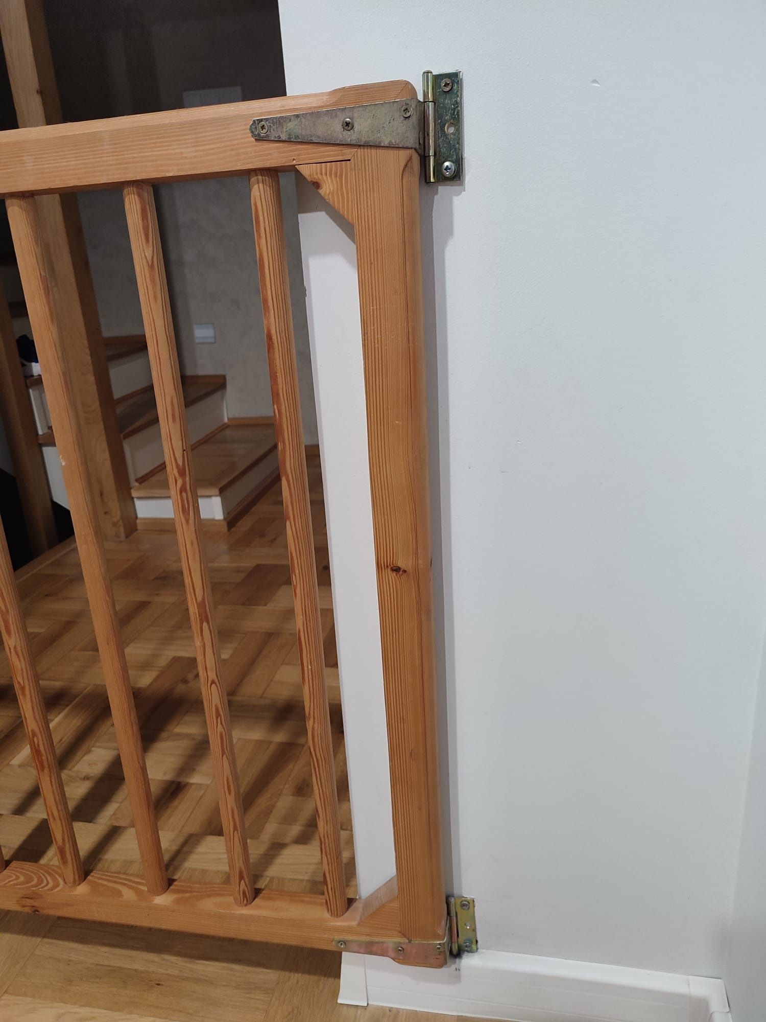 Bramka zabezpieczająca dla dzieci, schody