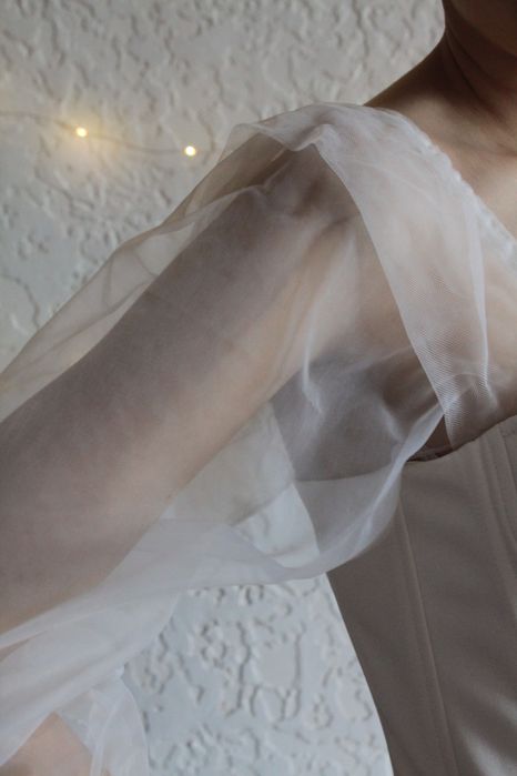 Весільна Сукня М розмір, Міді