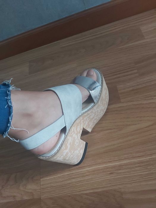 Sandálias salto alto prateadas