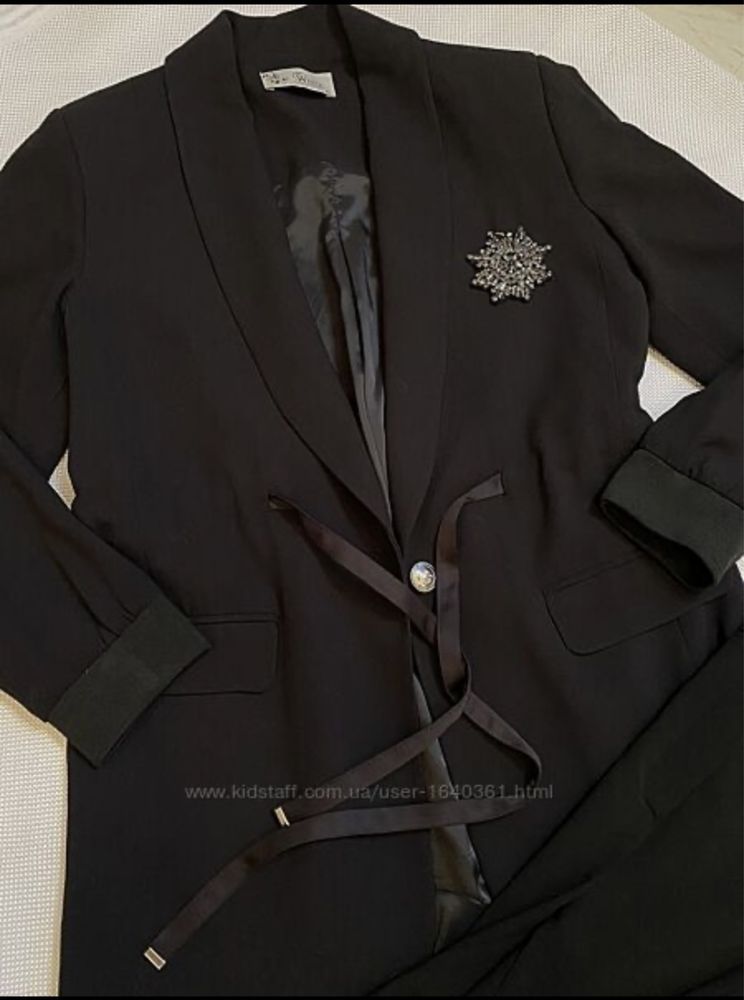 Брючный женский костюм черного цвета,пиджак, брюки классические