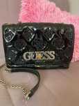 Torebka lakierowana GUESS
