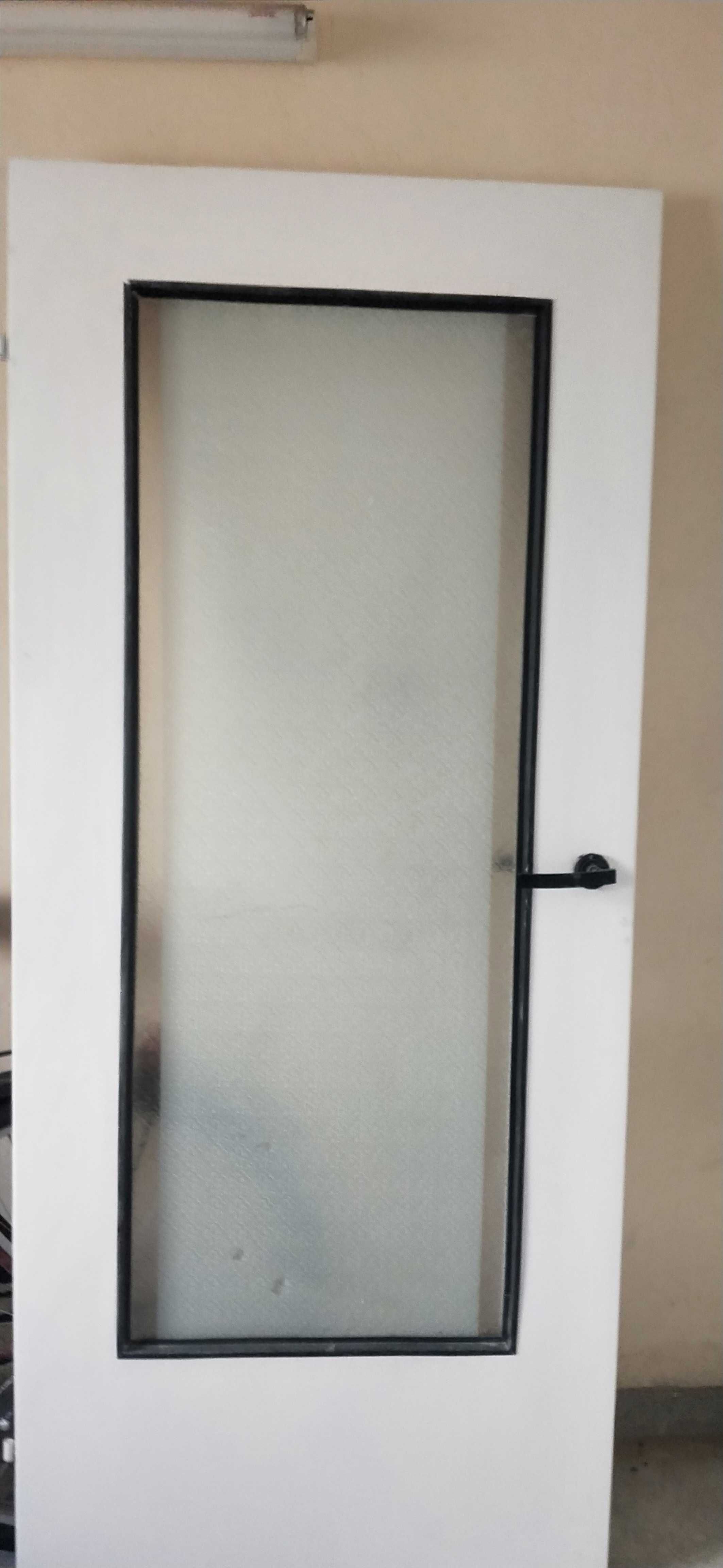 drzwi wewnetrzne lewe 80 cm.