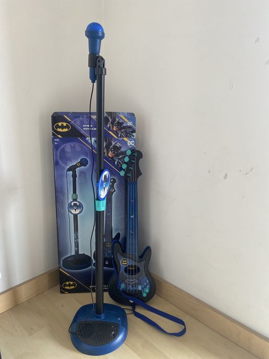 Guitarra e microfone infantil do Batman