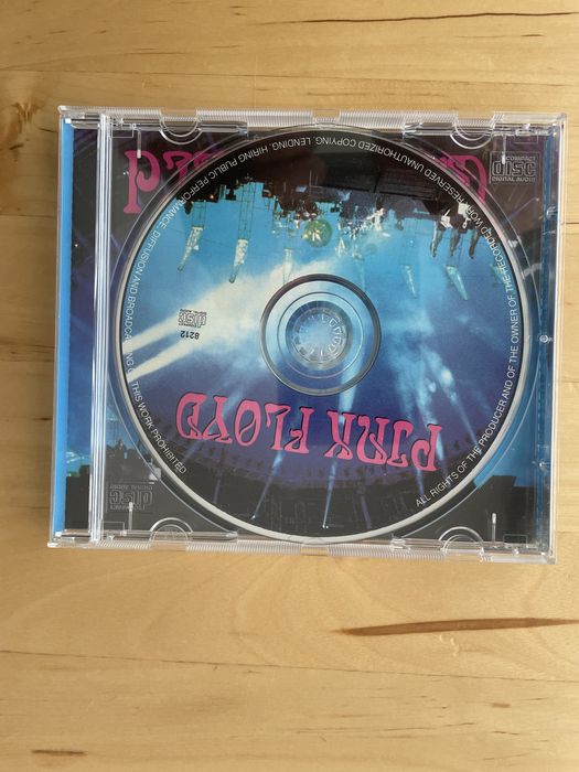 CD Pink Floyd + livro.