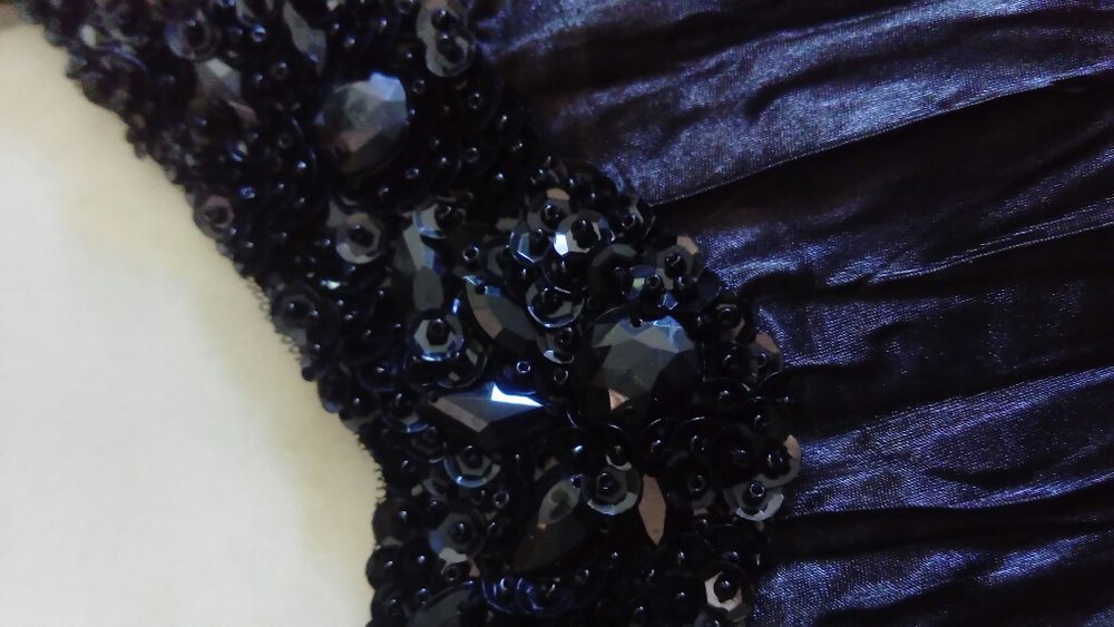 Bluzeczka na ramiączkach  rozmiar 12UK/40 obszyta koralikami cekinami