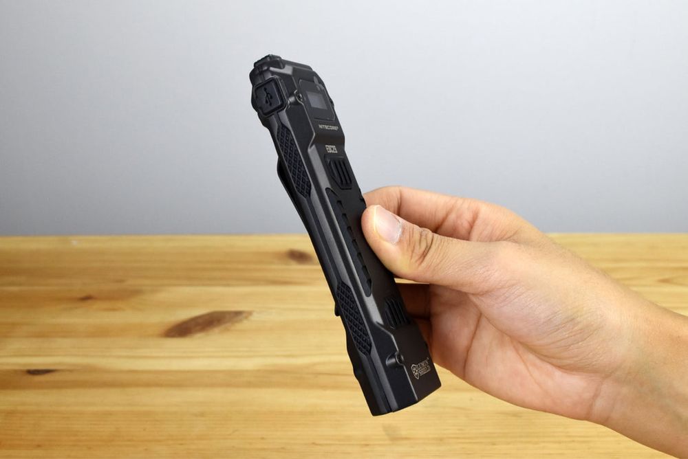Nitecore EDC29 Надпотужний Кишеньковий Ліхтар (USB-C, OLED дисплей)