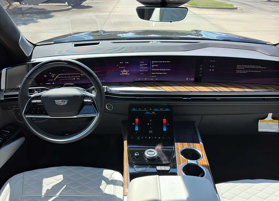 Cadillac Escalade      2025