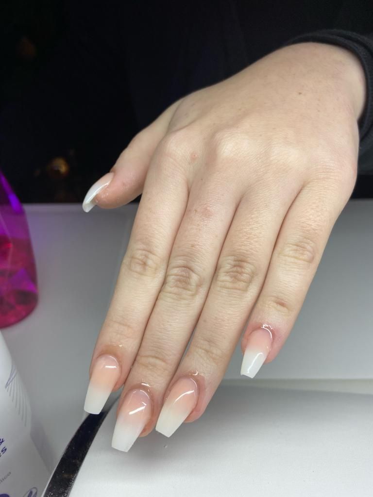 Unhas de gel e verniz gel