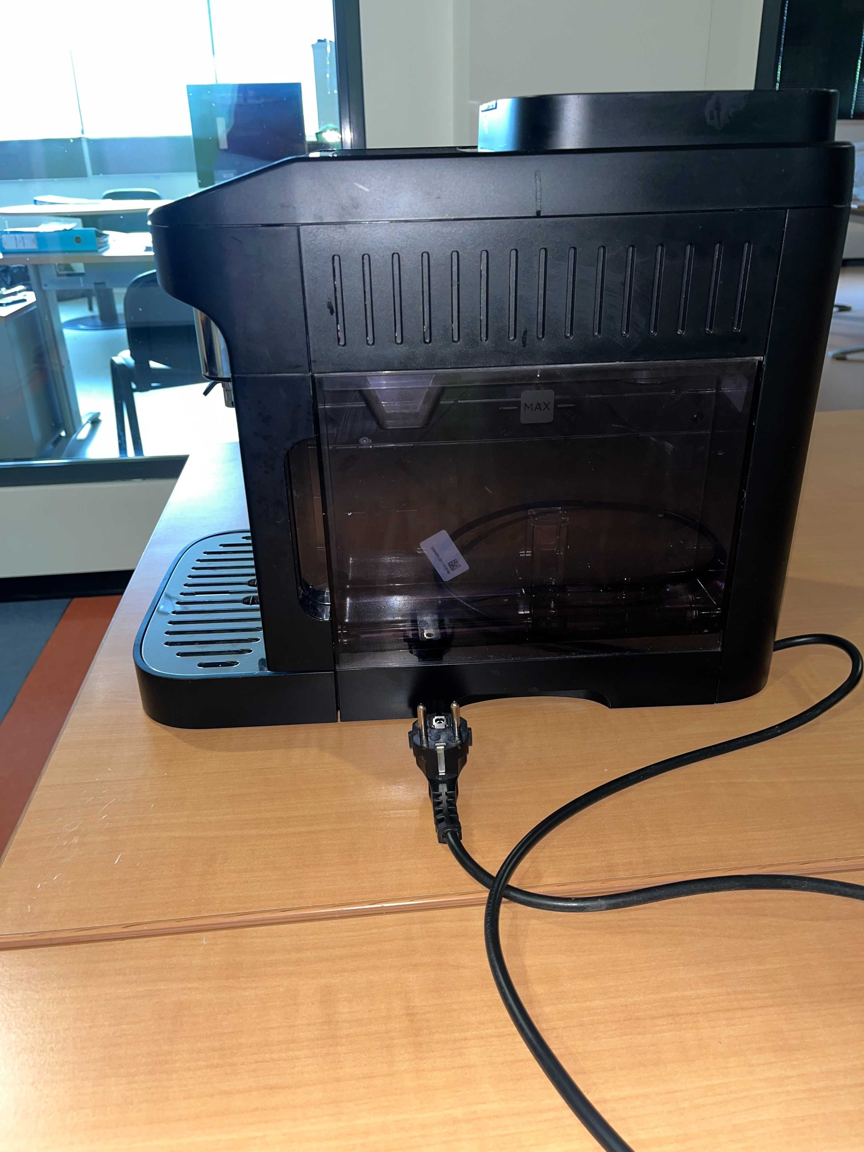 Máquina de Café Automática DELONGHI Magnifica Evo ECAM290.61.SB