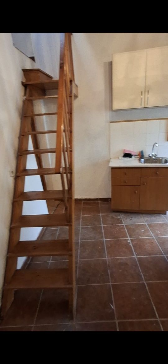 Aluga-se simpática moradia T1+1, mobilada, no centro de Fronteira