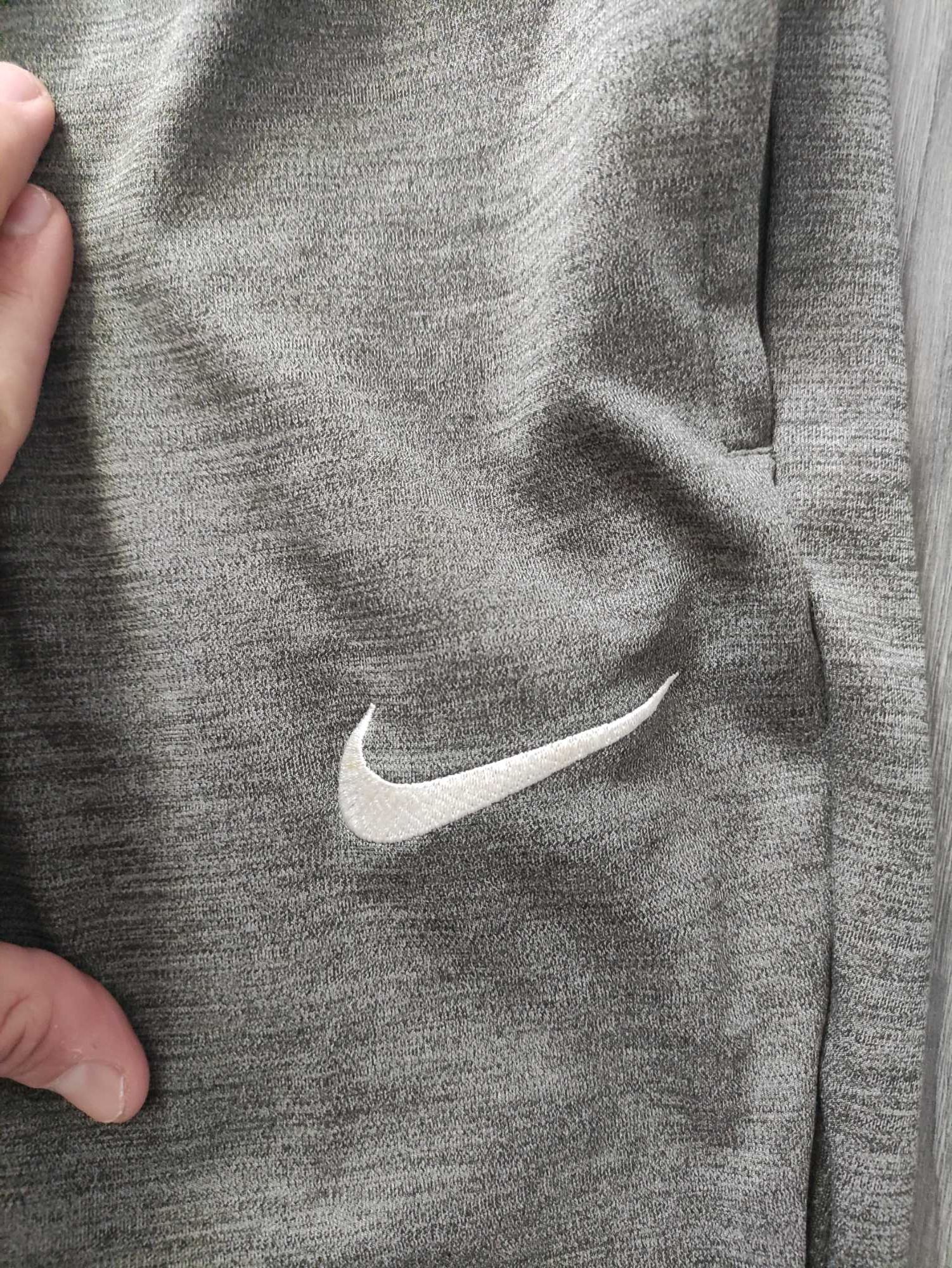 Спортивные штаны Nike