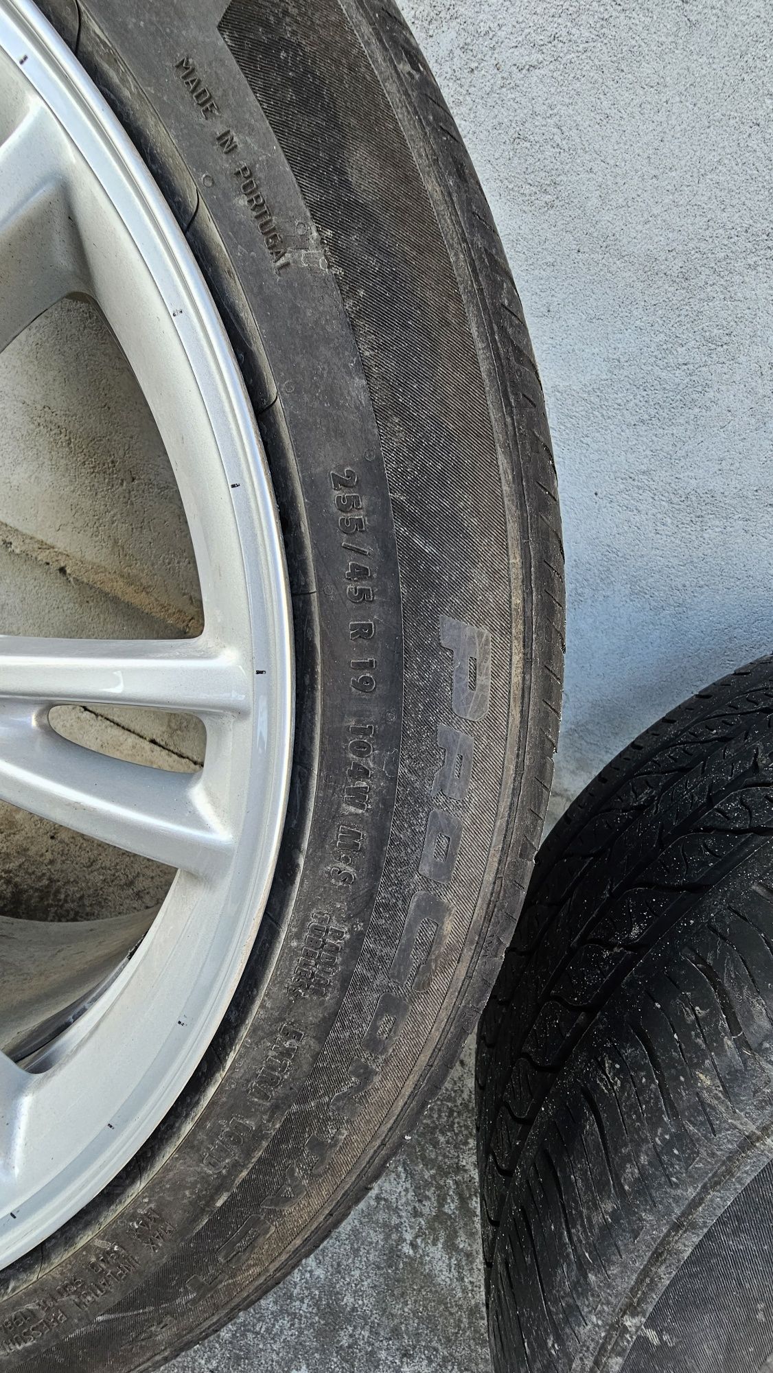 Комплект колес Continental Pro Contact 255/45 R19  на Tesla Y 21 року.