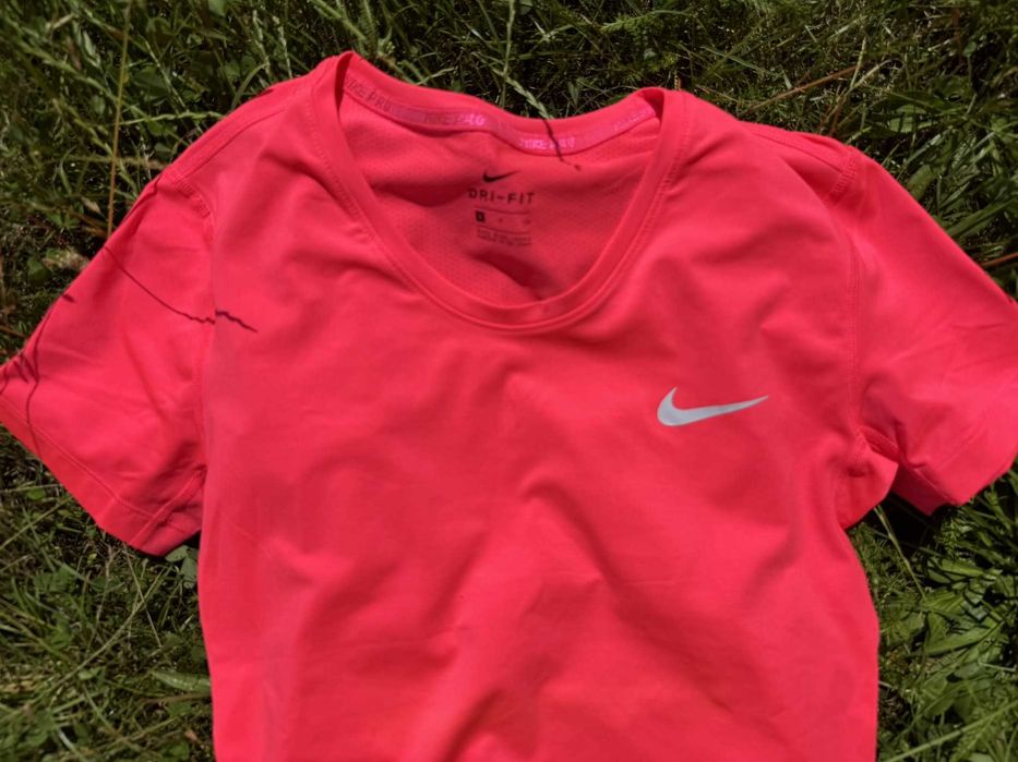 Жіноча, яскраво рожева футболка Nike W NP TOP SS