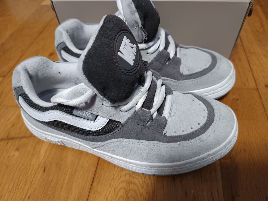 Tênis Vans em cinza 37