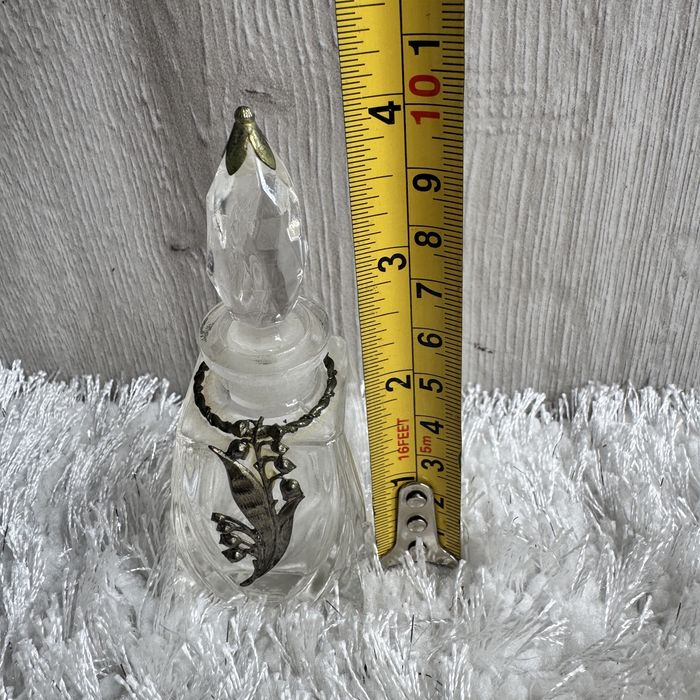 Butelka na perfumy z początku XX wieku