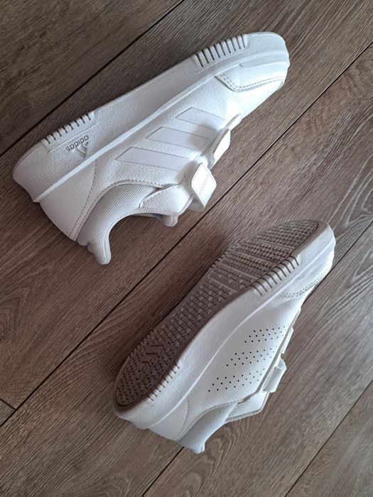 Białe buty sportowe roz. 35 (dł. wkładki 23 cm)