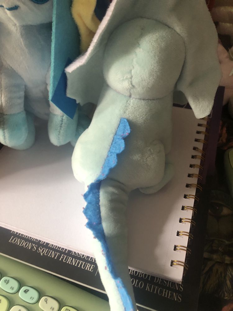 zestaw maskotek pluszaków pokemon glaceon vaporeon evee lapras