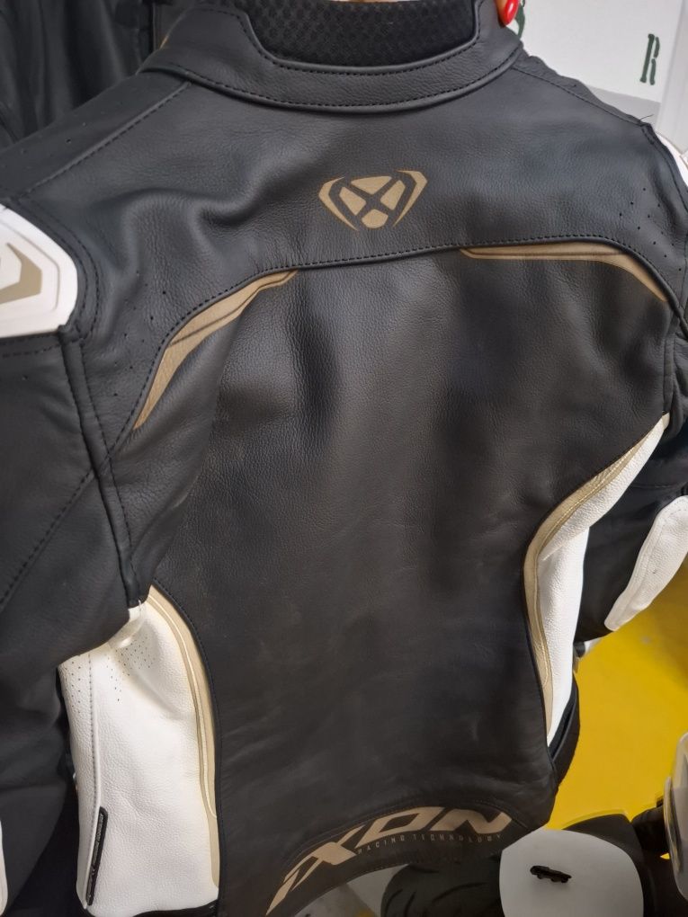 Benelli Leoncino 125 | 2025. Com Capacetes, Jaquetas e luvas