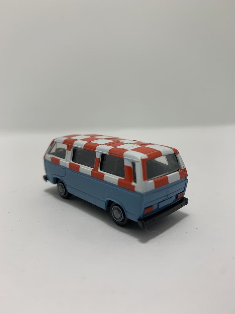 Volkswagen T3 Bus aeroporto da Roco escala H0 1/87