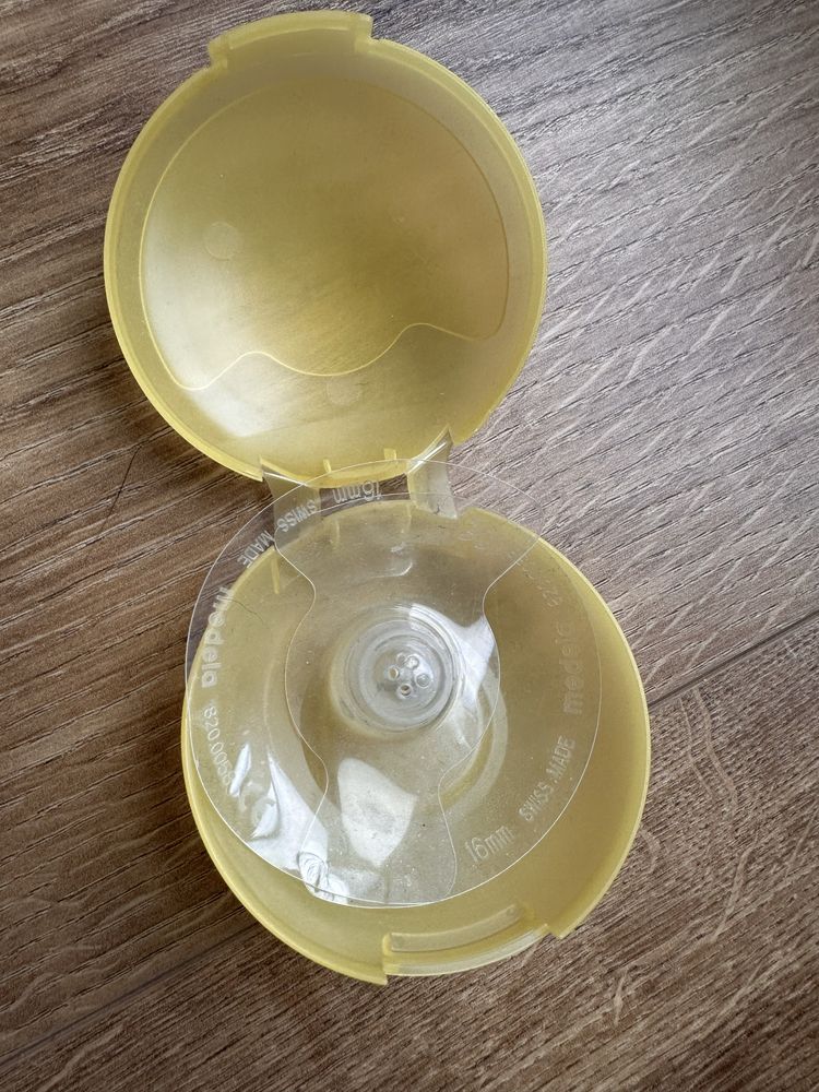 Nakładki kapturki do karmienia Medela - 2 rozmiary 16mm i 20mm
