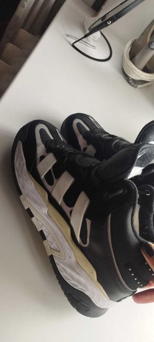 Зимові кросівки.