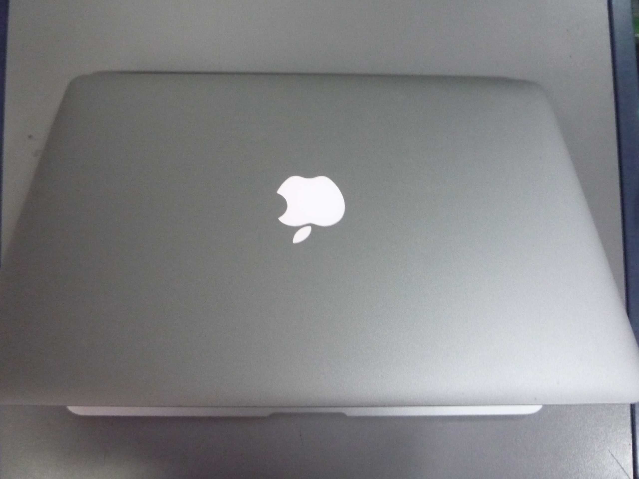 Laptop APPLE A1466 13 " Intel Core i5 8 GB / 250 GB