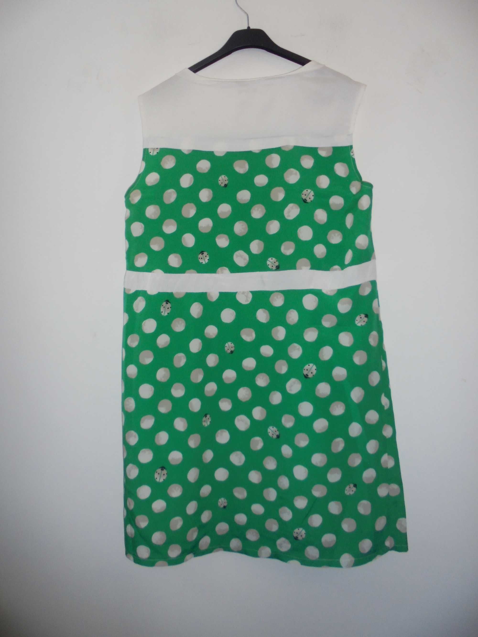 vestido de senhora cor verde e branco